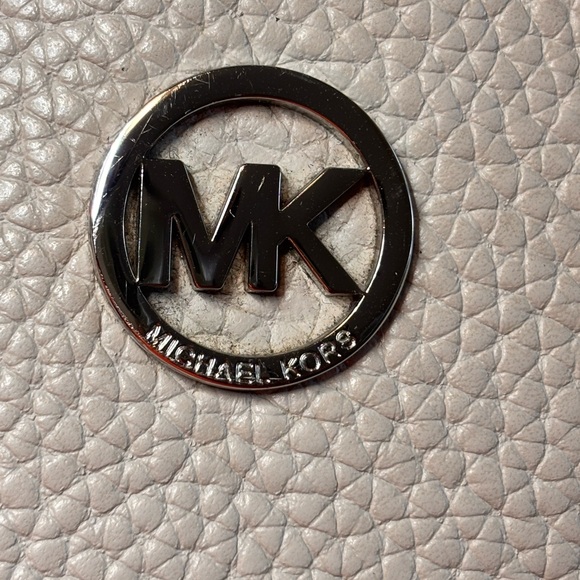 🤍👜Michael Kors Cream Pebbled Leather Crossbody - Picture 10 of 14